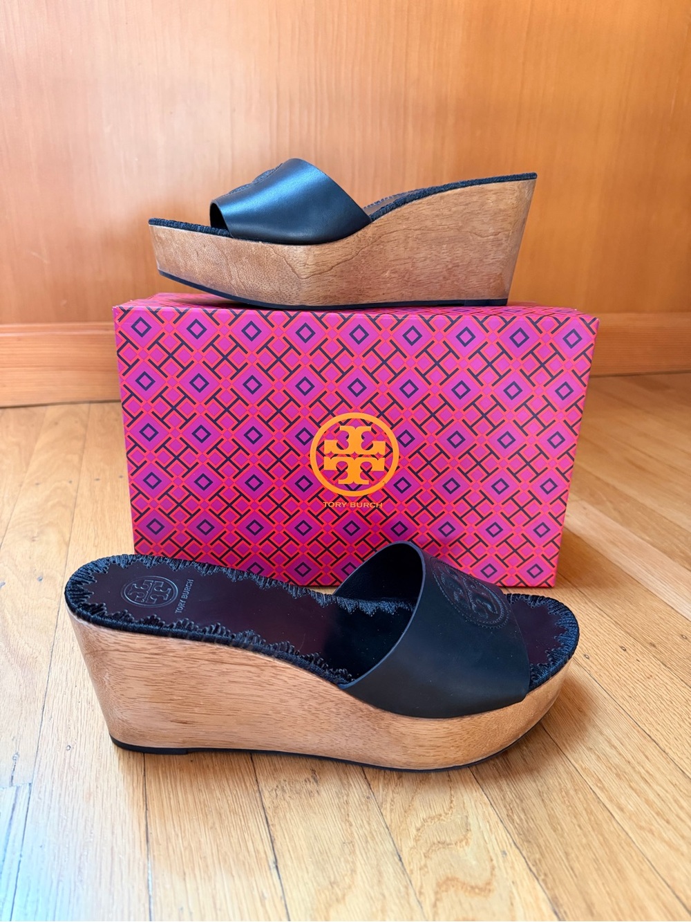 Tory Burch Patty Black Leather Slide Wedge with Wood-Effect Platform - Picture 2 of 9